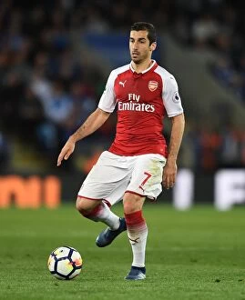 Leicester City v Arsenal 2017-18 Collection: Henrikh Mkhitaryan in Action: Arsenal vs Leicester City, Premier League 2017-18