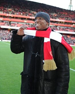 Images Dated 10th December 2011: Ian Wright Returns to Arsenal: Arsenal v Everton, Premier League 2011-12