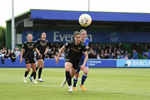 Intense Battle for Possession: Arsenal vs. Everton in FA Women's Super League (2022-23)