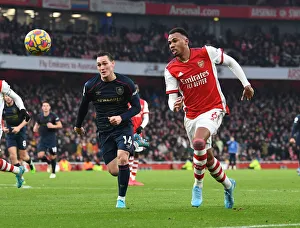 Intense Face-Off: Magalhaes vs. Roberts - Arsenal's Battle Against Burnley