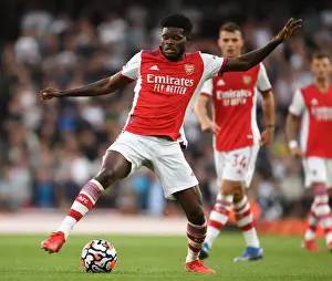 Intense Rivalry: Partey Fouls and Dramatic Moments in Arsenal vs. Tottenham Clash