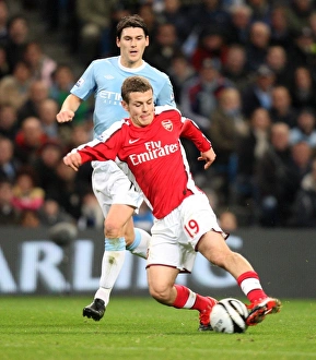 Manchester City v Arsenal - Carling Cup 2009-10 Collection: Jack Wilshere (Arsenal) Gareth Barry (Man City). Manchester City 3: 0 Arsenal