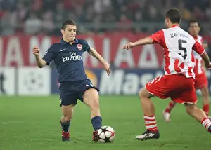Jack Wilshere (Arsenal) Giorgos Galitsios (Olympiacos). Olympiacos 1: 0 Arsenal