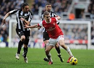 Images Dated 5th February 2011: Jack Wilshere (Arsenal) Jonas Gutierrez (Newcastle). Newcastle United 4: 4 Arsenal