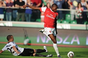 Legia Warsaw v Arsenal 2010-11 Gallery: Jay Emmanuel Thomas breaks past Srda Knezevic to score the 5th Arsenal goal