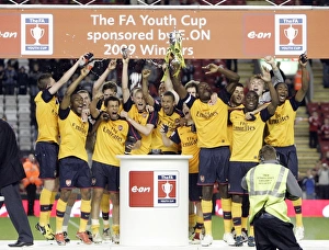 Images Dated 26th May 2009: Jay Thomas lifts the FA Youth Cup Trophy for Arsenal