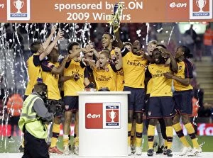 Liverpool v Arsenal 2008-9 Youth Cup Gallery: Jay Thomas lifts the FA Youth Cup Trophy for Arsenal