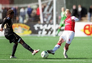 Images Dated 23rd April 2007: Jayne Ludlow (Arsenal) Elaine (Umea)