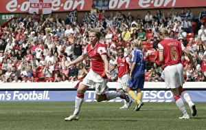 Jayne Ludlow scores Arsenals goal
