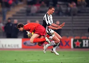 Juventus V Arsenal 2005-6 Prints: Jens Lehmann (Arsenal) collects the ball under presure from Zlatan Ibrahimovic (Juventus)
