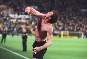 Images Dated 28th April 2006: Jens Lehmann's Euphoric Celebration: Arsenal's 0-0 Draw at Villarreal, UEFA Cup Semifinal, 2006