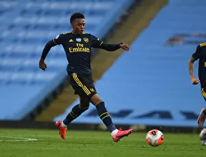 Manchester City v Arsenal 2019-20 Collection: Joe Willock in Action: A Fighting Spirit at Etihad Stadium - Manchester City vs