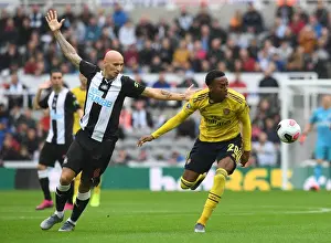 Joe Willock vs Jonjo Shelvey: Intense Battle in Newcastle United vs Arsenal FC Premier League Clash