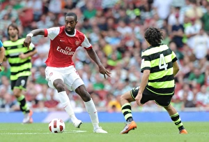 Johan Djourou (Arsenal) Efrain Juarez (Celtic). Arsenal 3:2 Celtic. Emirates Cup Johan Djourou (Arsenal) Efrain Juarez (Celtic). Arsenal 3:2 Celtic. Emirates Cup