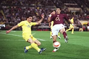 Images Dated 28th April 2006: Jose Reyes (Arsenal) Javi Venta (Villarreal). Villarreal 0: 0 Arsenal