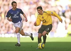Everton v Arsenal 2005-06 Collection: Jose Reyes (Arsenal) Leon Osman (Everton)