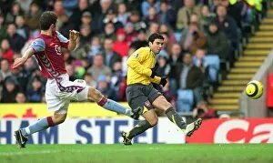 Images Dated 5th January 2006: Jose Reyes (Arsenal) Liam Ridgewell (Aston Villa). Aston Villa 0: 0 Arsenal