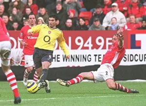 Charlton Ath v Arsenal 2005-6 Collection: Jose Reyes (Arsenal) Luke Young (Charlton). Charlton Athletic 0: 1 Arsenal