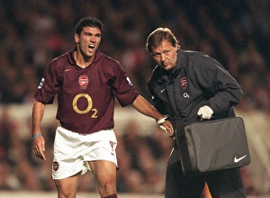 Jose Reyes (Arsenal) and Physio Gary Lewin. Arsenal 4:1 Fulham Jose Reyes (Arsenal) and Physio Gary Lewin. Arsenal 4:1 Fulham