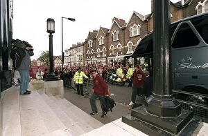 Arsenal v Sunderland 2005-6 Collection: Jose Reyes (Arsenal) walks into the main entrance. Arsenal 3: 1 Sunderland