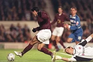 Jose Reyes rounds Graham Stack (Reading) to score Arsenals 1st goal