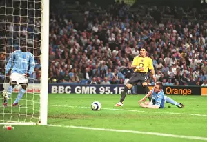 Jose Reyes scores Arsenals 2nd goal his 1st under pressure from Richard Dunne