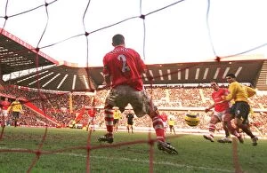 Charlton Ath v Arsenal 2005-6 Collection: Jose Reyes scores Arsenals goal past Luke Young (Charlton)