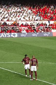 Jose Reyes and Thierry Henry (Arsenal) kick off the 2nd half