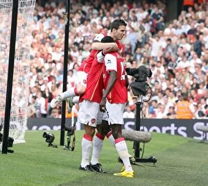 Images Dated 29th April 2007: Julio Baptista celebrates scoring Arsenals 1st goal