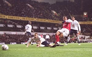 Images Dated 25th January 2007: Julio Baptista scores Arsenals 1st goal under pressure from Michael Dawson