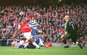 Images Dated 3rd March 2007: Julio Baptista scores Arsenals 2nd goal past Marcus Hahnemann
