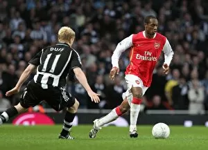 Images Dated 28th January 2008: Justin Hoyte (Arsenal) Damien Duff (Newcastle)