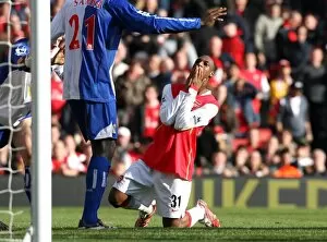 Images Dated 17th February 2007: Justin Hoyte (Arsenal) goes close