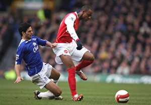 Hoyte Justin Collection: Justin Hoyte (Arsenal) Mikel Arteta (Everton)