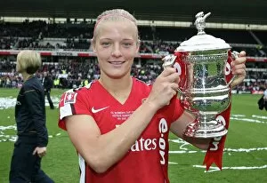 Arsenal Ladies v Sunderland WFC Collection: Katie Chapman (Arsenal) with the FA Cup Trophy