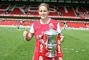 Arsenal Ladies v Leeds United Ladies Womens FA Cup Final Collection: Kelly Smith (Arsenal) with the FA Cup Trophy