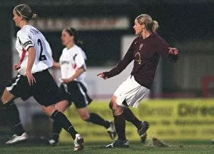 Images Dated 5th May 2006: Kelly Smith scores Arsenals 1st goal. Arsenal Ladies 2: 0 Charlton Athletic