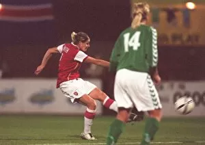 Arsenal Ladies v Bredablik 2006-07 Gallery: Kelly Smith scores Arsenals 2nd goal