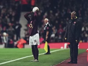 Arsenal v Reading 2005-6 Collection: Kerrea Gilbert and Arsenal manager Arsene Wenger. Arsenal 3: 0 Reading