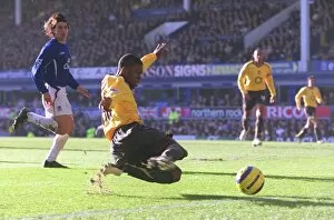 Images Dated 27th January 2006: Kerrea Gilbert (Arsenal) Nuno Valenta (Everton)