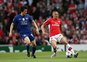 Arsenal v Manchester United - Champions League 2008-09 Collection: Kieran Gibbs (Arsenal) Ji-Sung Park (Man Utd)