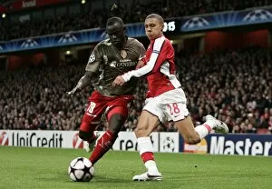 Images Dated 24th November 2009: Kieran Gibbs (Arsenal) Mohamed Sarr (Liege)