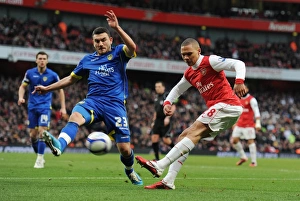 Images Dated 8th January 2011: Kieran Gibbs (Arsenal) Robert Snodgrass (Leeds). Arsenal 1: 1 Leeds United