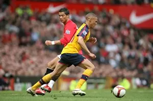 Manchester United v Arsenal 2008-09 Collection: Kieran Gibbs (Arsenal) Ronaldo (Man United)