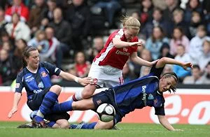Images Dated 4th May 2009: Kim Little (Arsenal) Stephanie Bannon and Lucy Bronze (Sunderland)