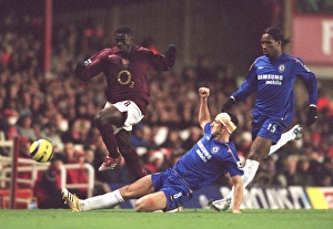 Arsenal v Chelsea 2005-6 Collection: Kolo Toure (Arensal) Frank Lampard (Chelsea). Arsenal 0: 2 Chelsea