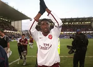 Images Dated 7th January 2008: Kolo Toure (Arsenal) claps the fans as he leave the pitch