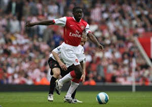 Arsenal v Sunderland 2007-8 Collection: Kolo Toure (Arsenal) Grant Leadbitter (Sunderland)