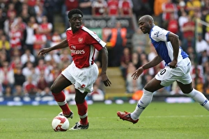 Blackburn Rovers v Arsenal 2008-9 Collection: Kolo Toure (Arsenal) Jason Roberts (Blackburn)