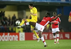 Villarreal v Arsenal 2008-9 Collection: Kolo Toure (Arsenal) Joseba Llorente (Villarreal)